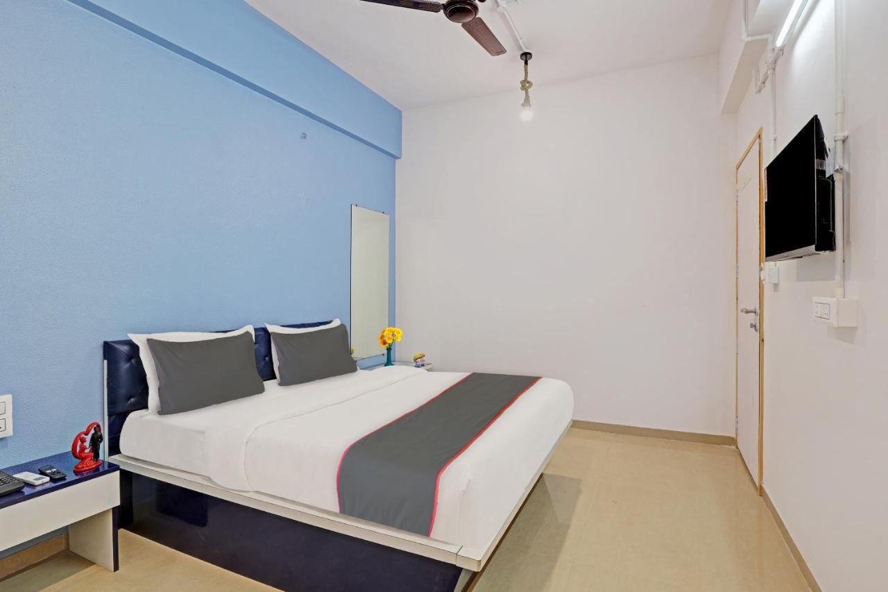 Hotel Solitaire, Best Luxurious Hotel Ac Rooms In Szúrat Kültér fotó