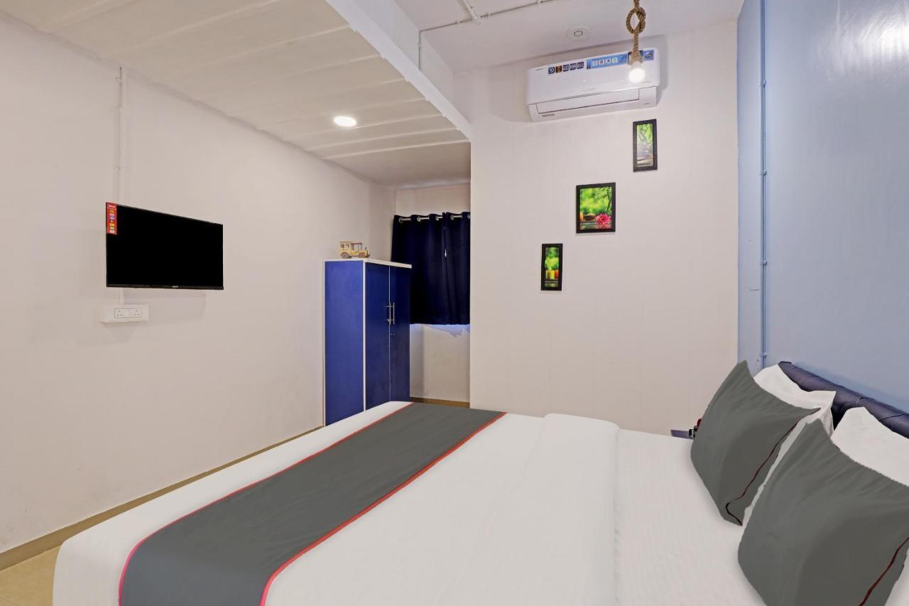 Hotel Solitaire, Best Luxurious Hotel Ac Rooms In Szúrat Kültér fotó