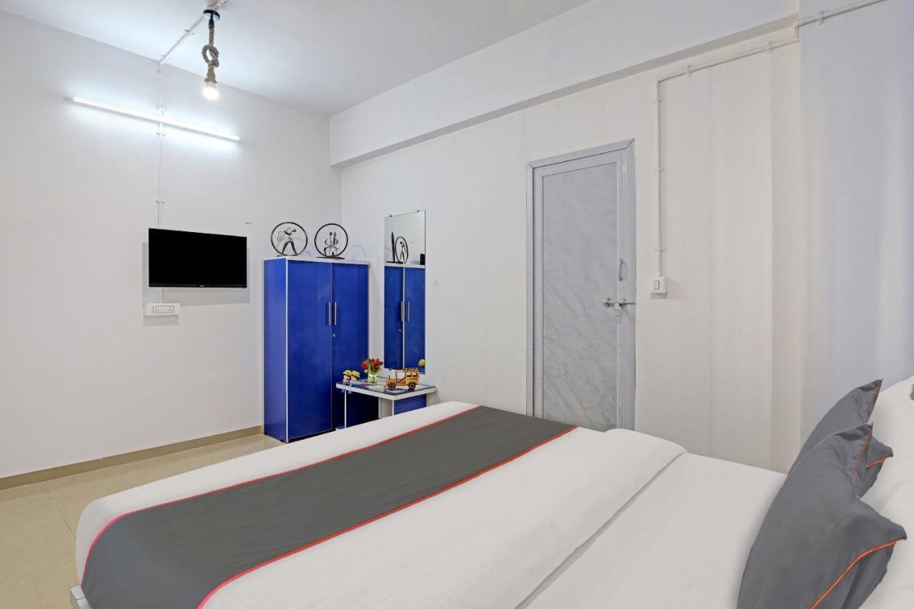 Hotel Solitaire, Best Luxurious Hotel Ac Rooms In Szúrat Kültér fotó